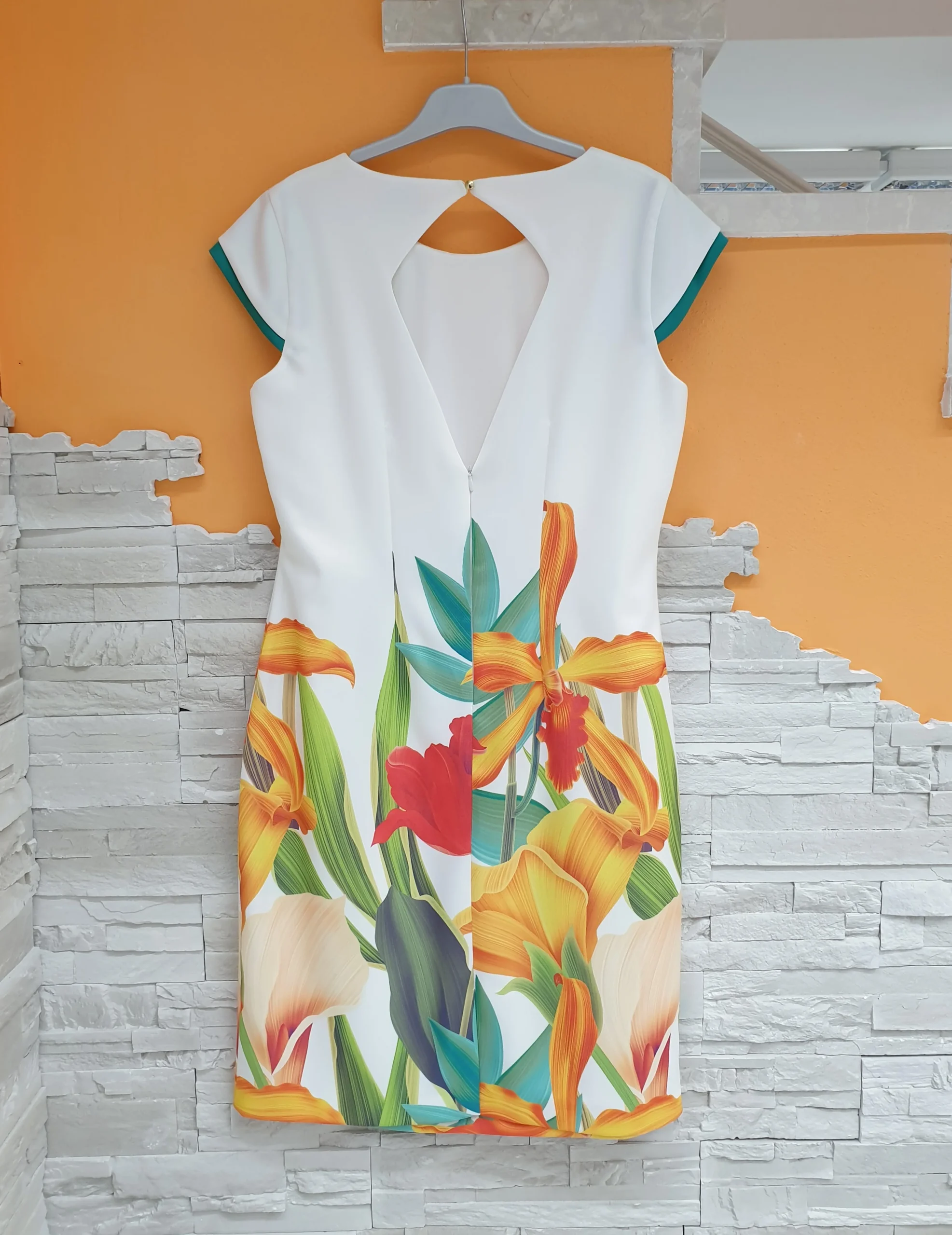 Abito bianco fiorito CURVY - immagine 3