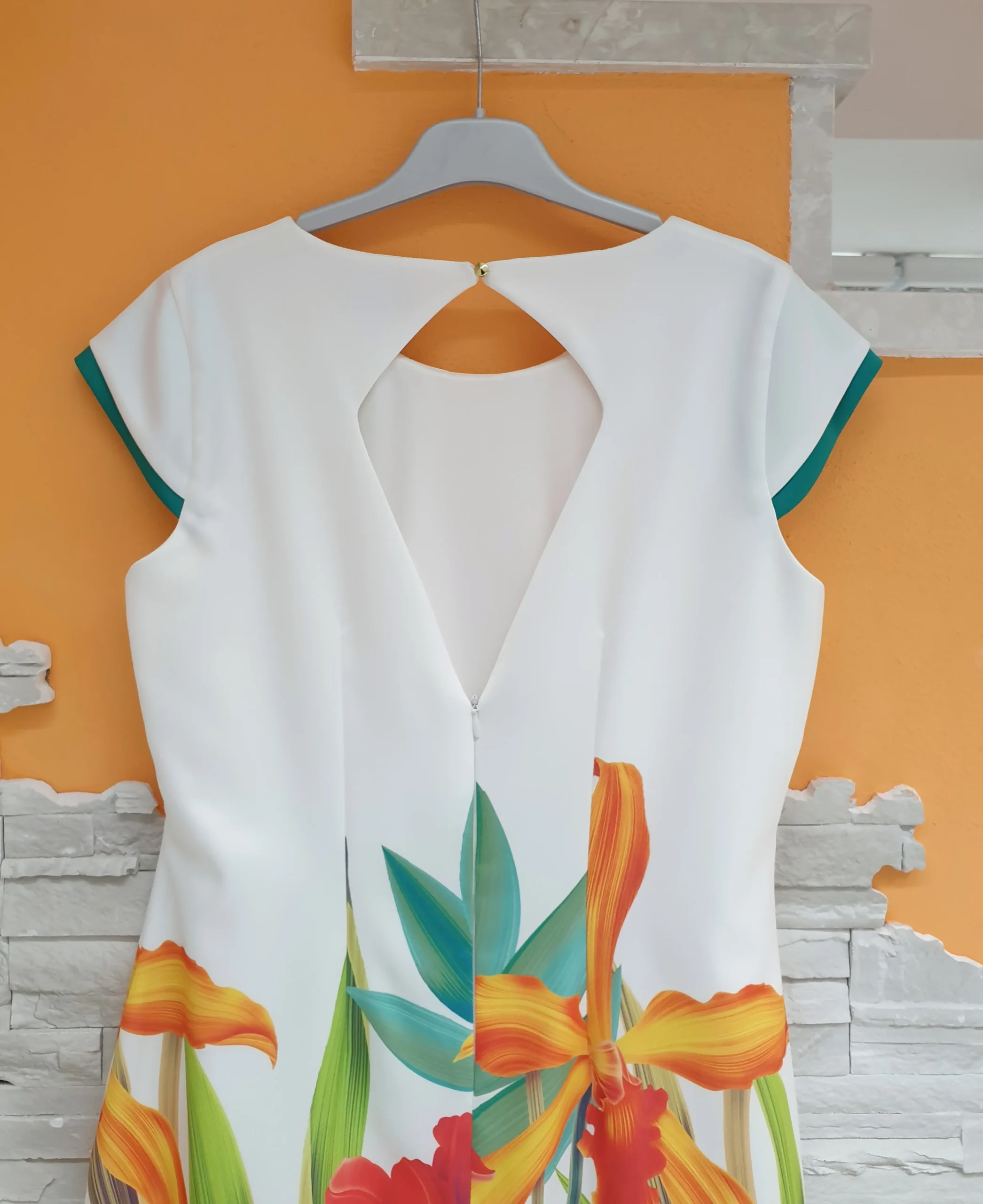 Abito bianco fiorito CURVY - immagine 5