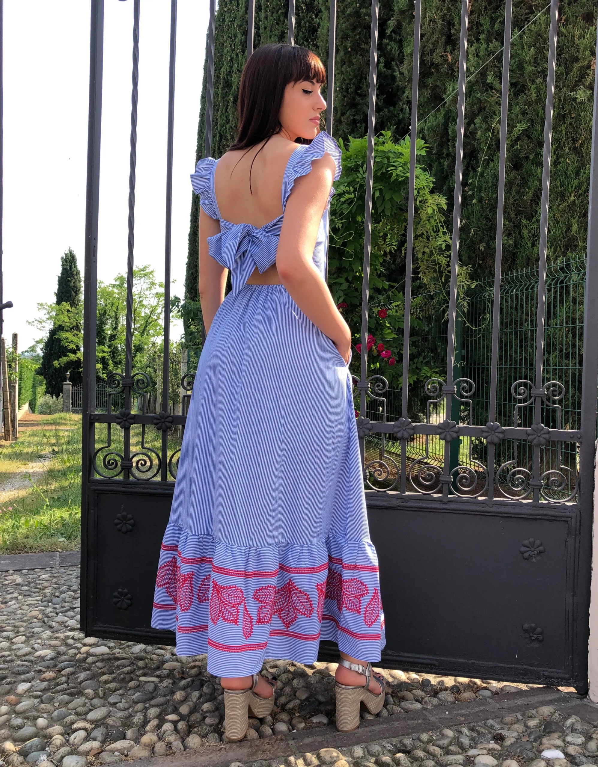 Abito bastoncino scollo schiena - immagine 2