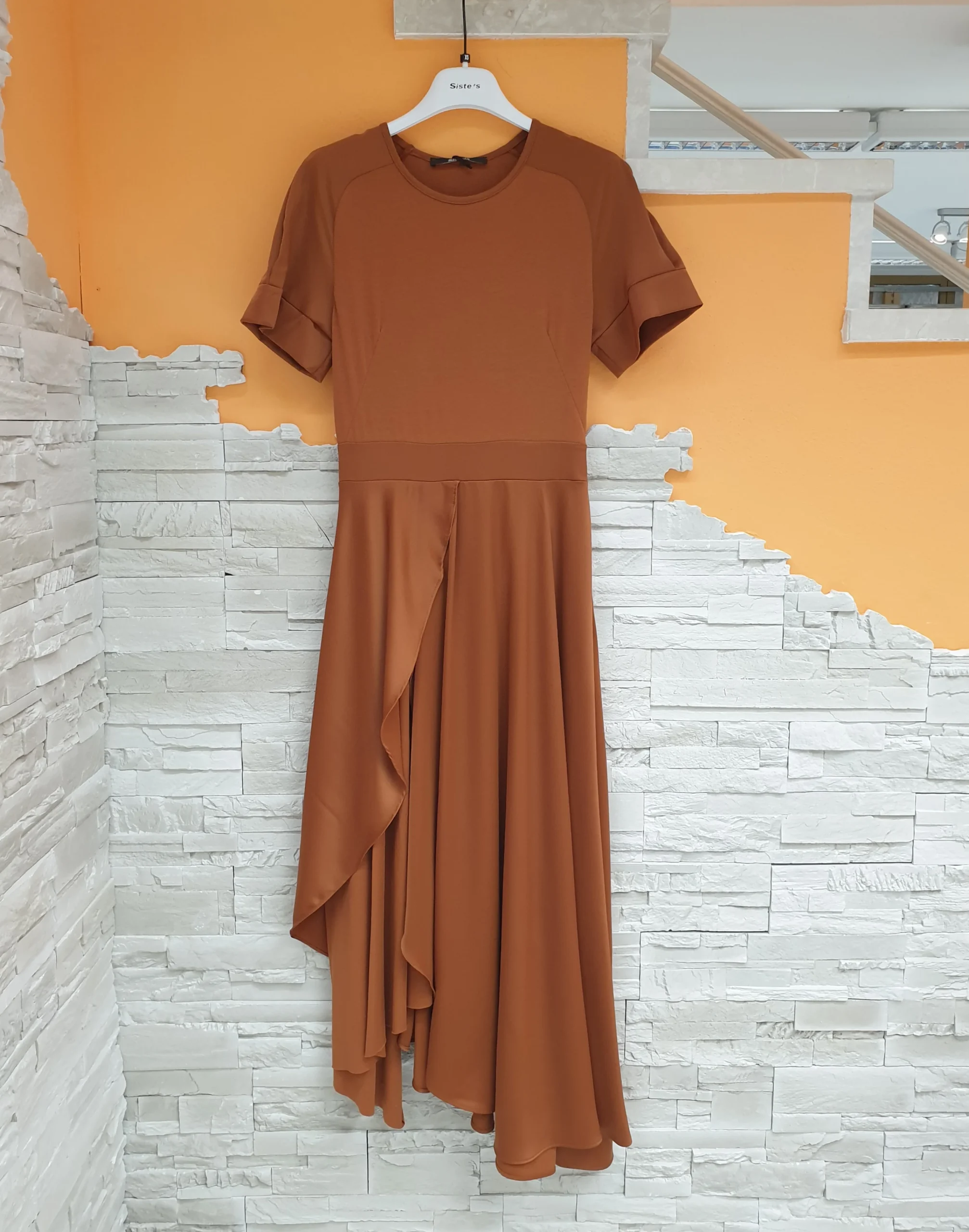 Abito bronzo gonna petali - immagine 3