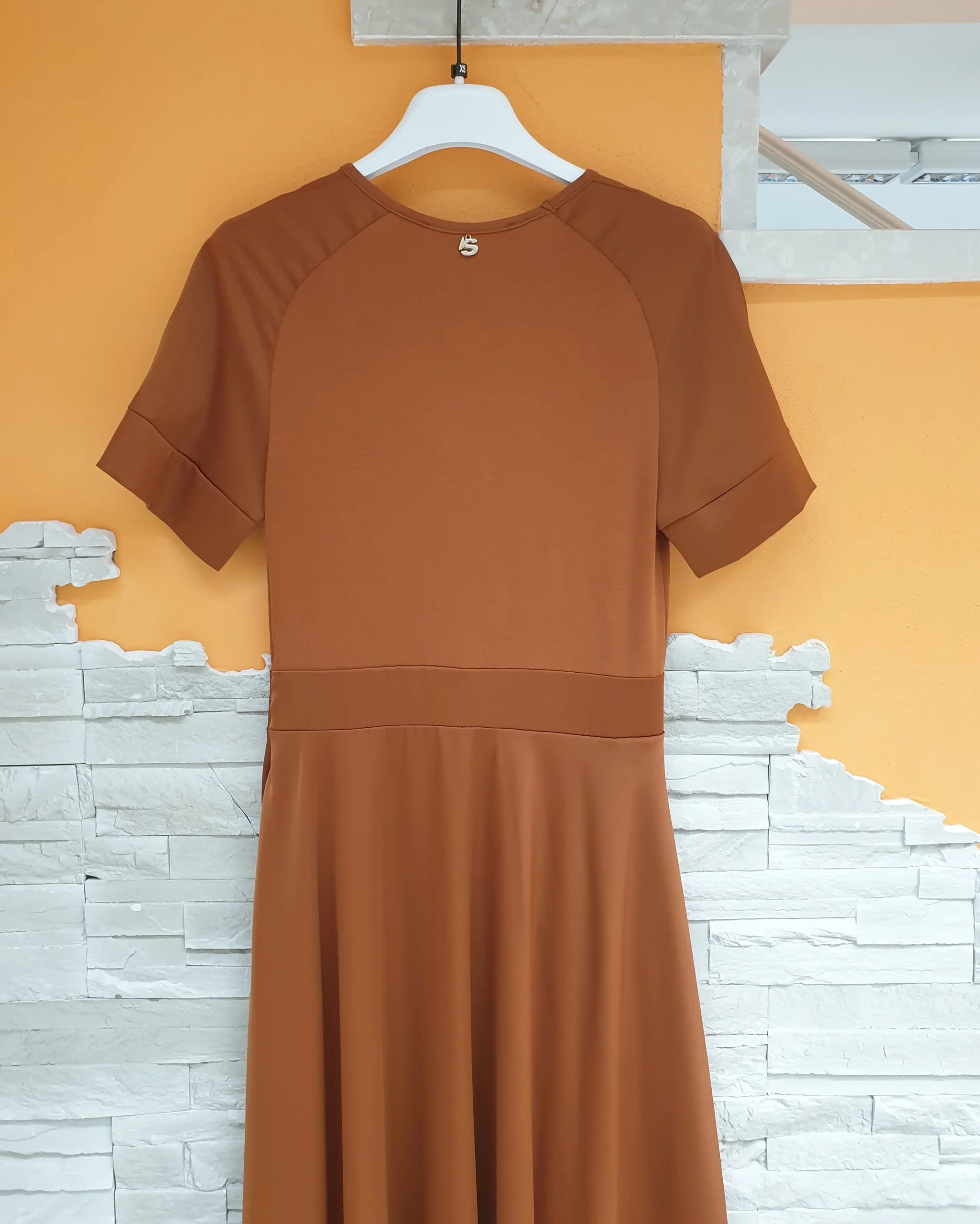 Abito bronzo gonna petali - immagine 7