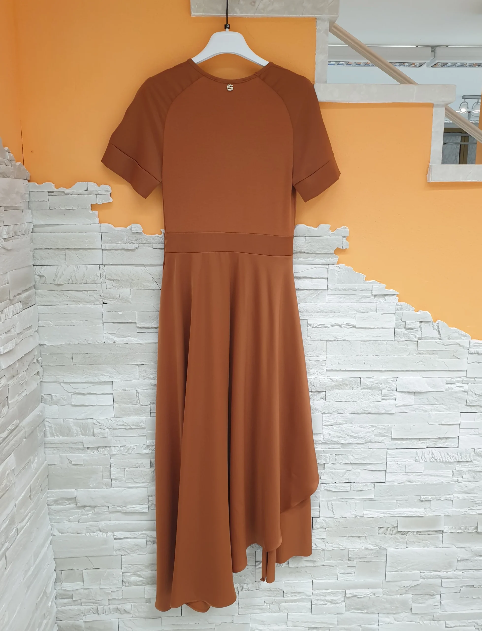 Abito bronzo gonna petali - immagine 8