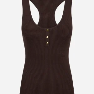 Top in maglia marrone a micro trecce