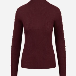 Dolcevita bordeaux in lana merinos con applicazioni su maniche