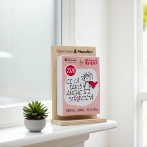 Calendario delle DONNE 2026 - A6 PICCOLO  10x14 cm - con Supporto in Legno