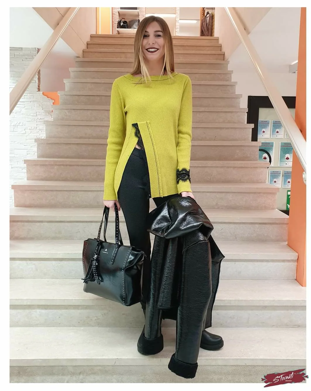 Maglia senape inserti pizzo