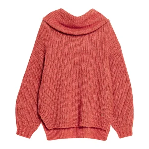 Maglia rosa in misto lana con collo alto e spacchi laterali