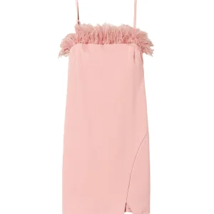 Abito corto rosa in punto Milano con piume