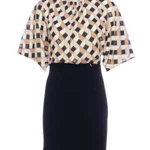 Abito corto stampato con maniche kimono e gonna nera a tubino