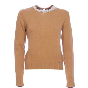 Maglia regular cammello in misto lana con applicazioni